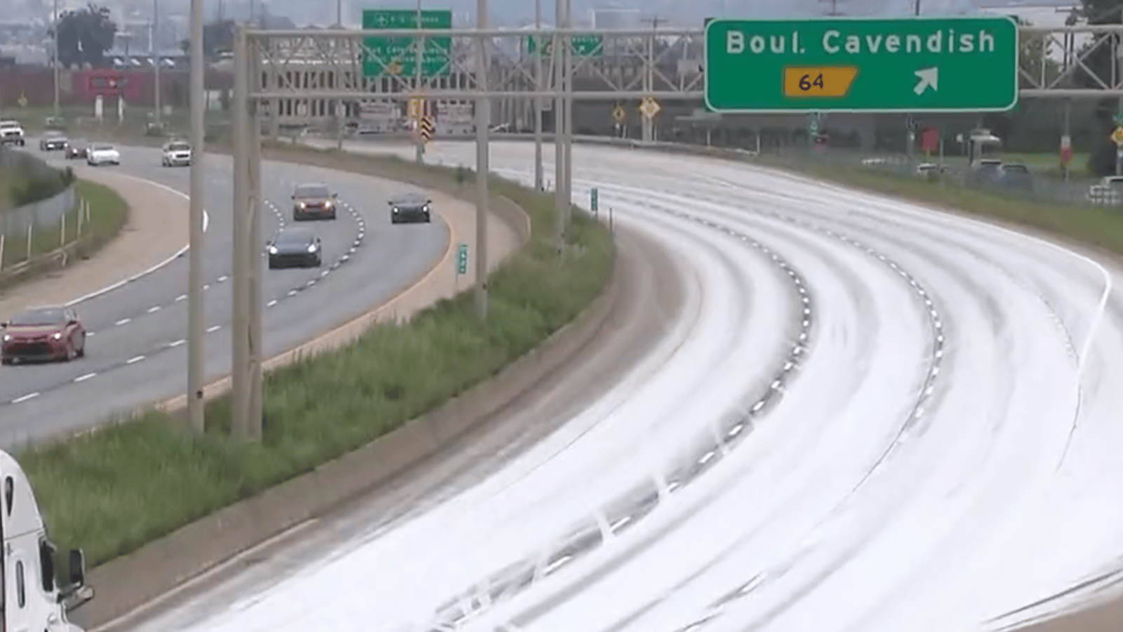 Accident inusité sur l'autoroute 40 qui a causé beaucoup de problèmes 