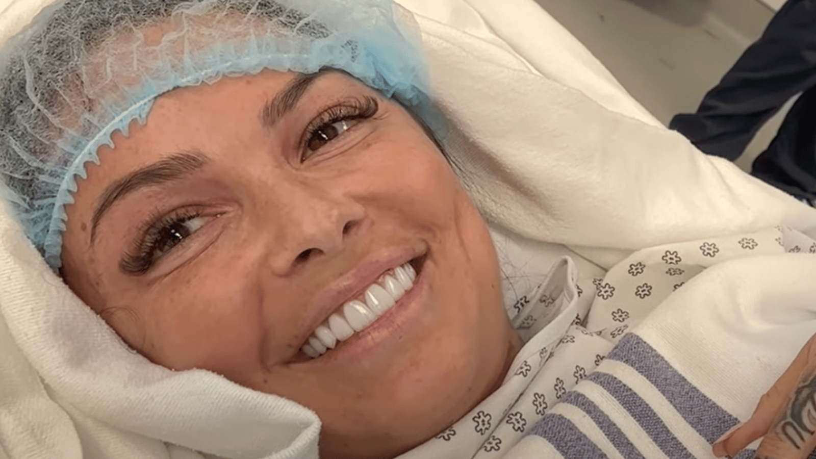 Hélène Boudreau est redevenue vierge et elle dévoile la vidéo de l'opération