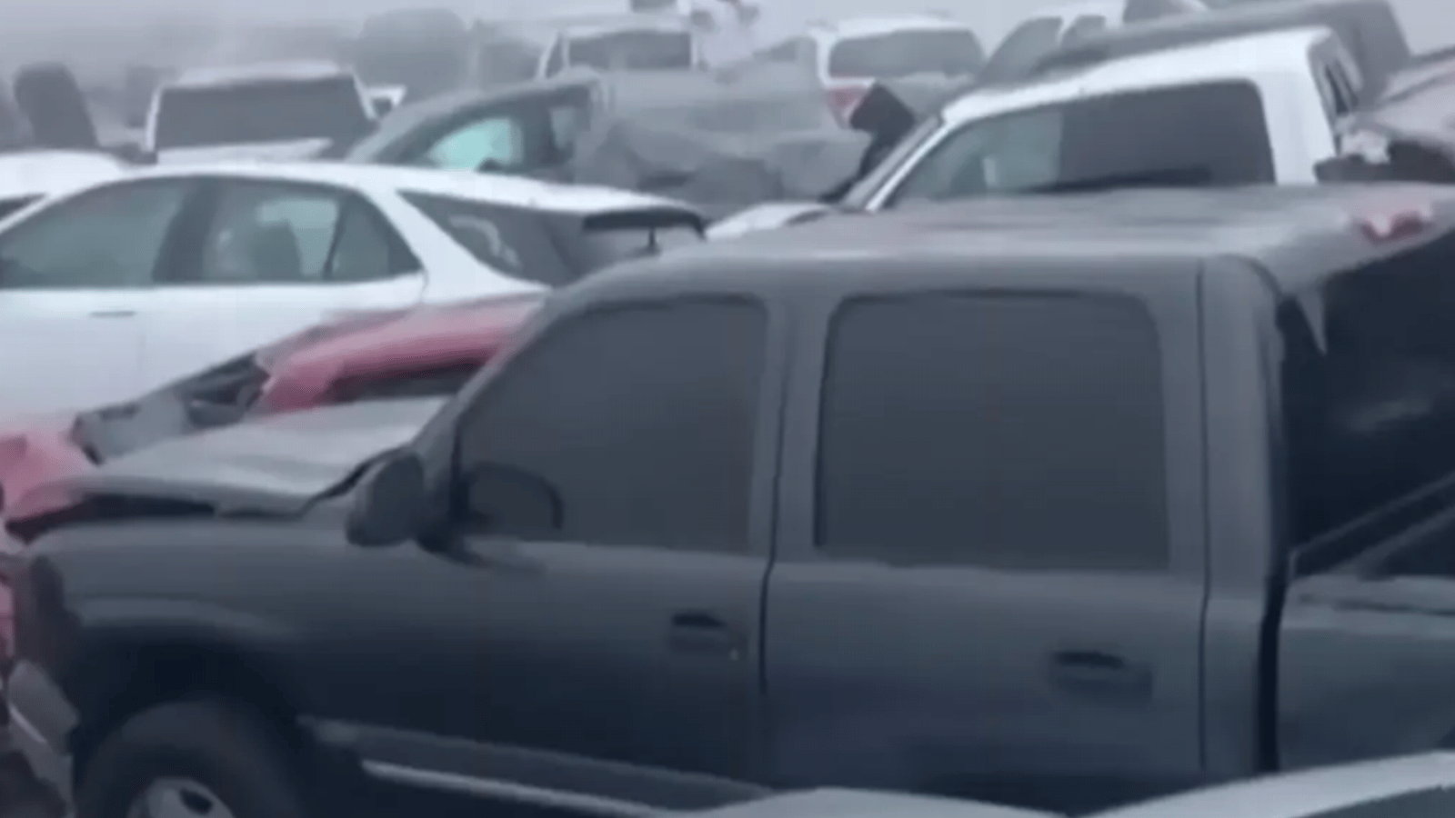 Un important carambolage sur l'autoroute fait 7 morts et plus de 60 blessés