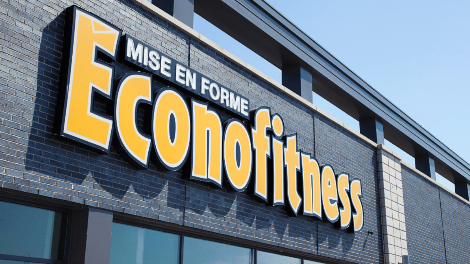L'une des succursales d'Éconofitness a maintenant un vestiaire mixte. 