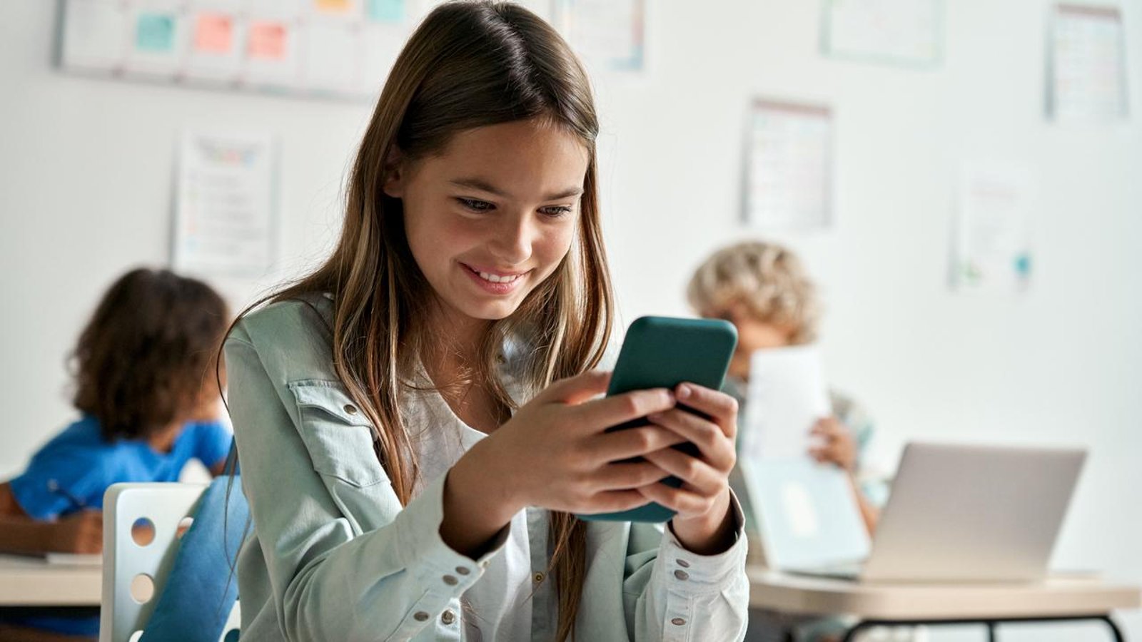 Les cellulaires en classe seront interdits au retour des fêtes.