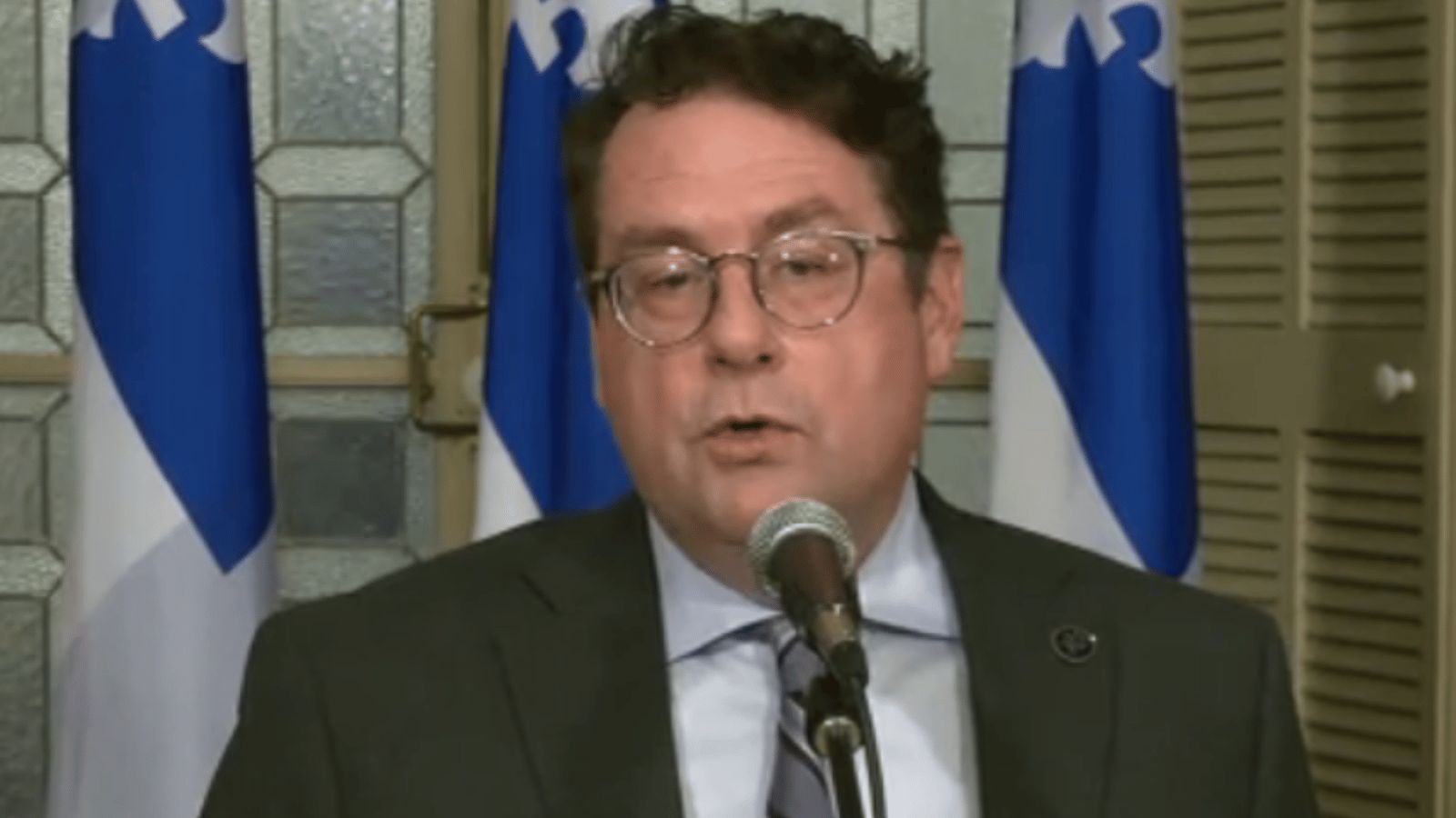 Bernard Drainville présente son plan de rattrapage scolaire au coût de 300 millions.