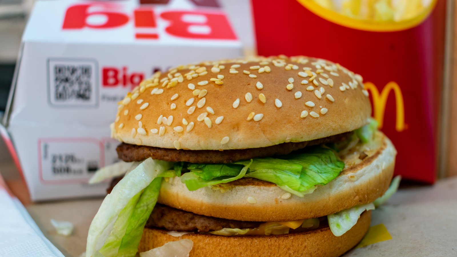 Il frôle la mort en mangeant un Big Mac et poursuit McDonald's 