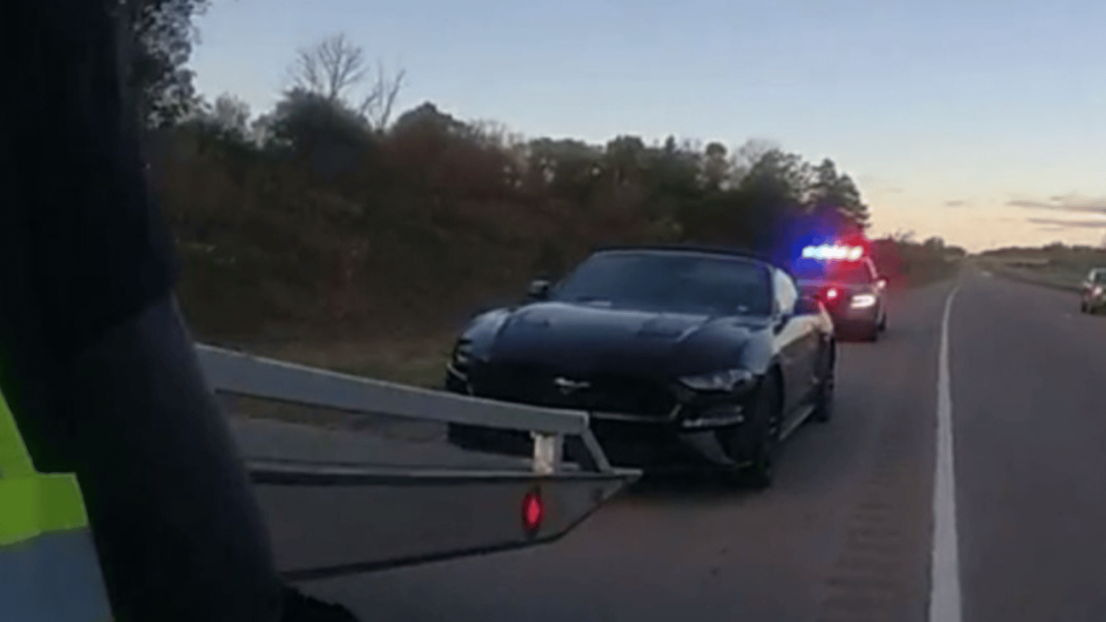 Intercepté par la police à plus de 250 km/h au volant de sa Ford Mustang.