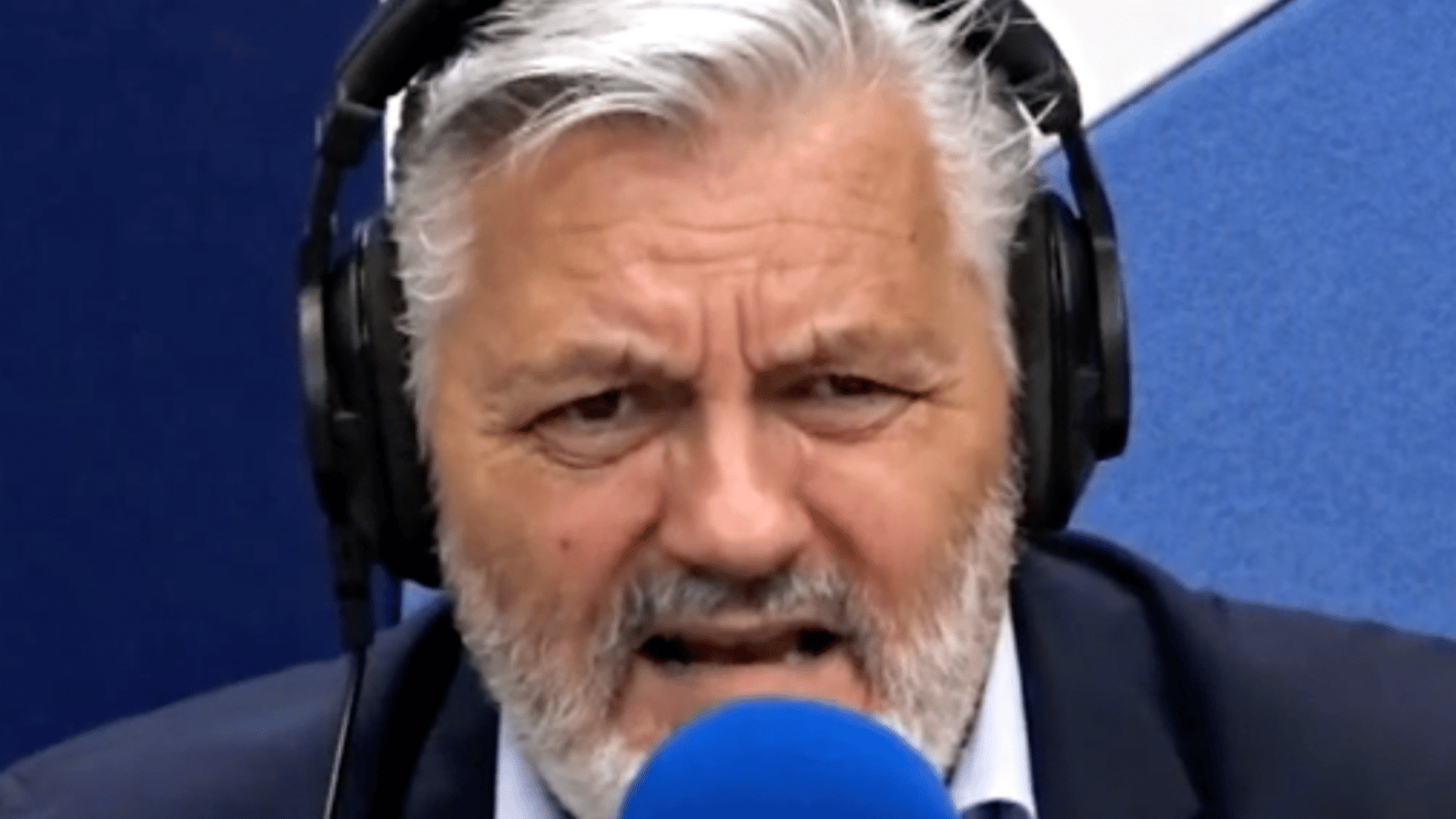 Richard Martineau s'emporte et pète sa coche contre les pourboires et il en a gros à dire.