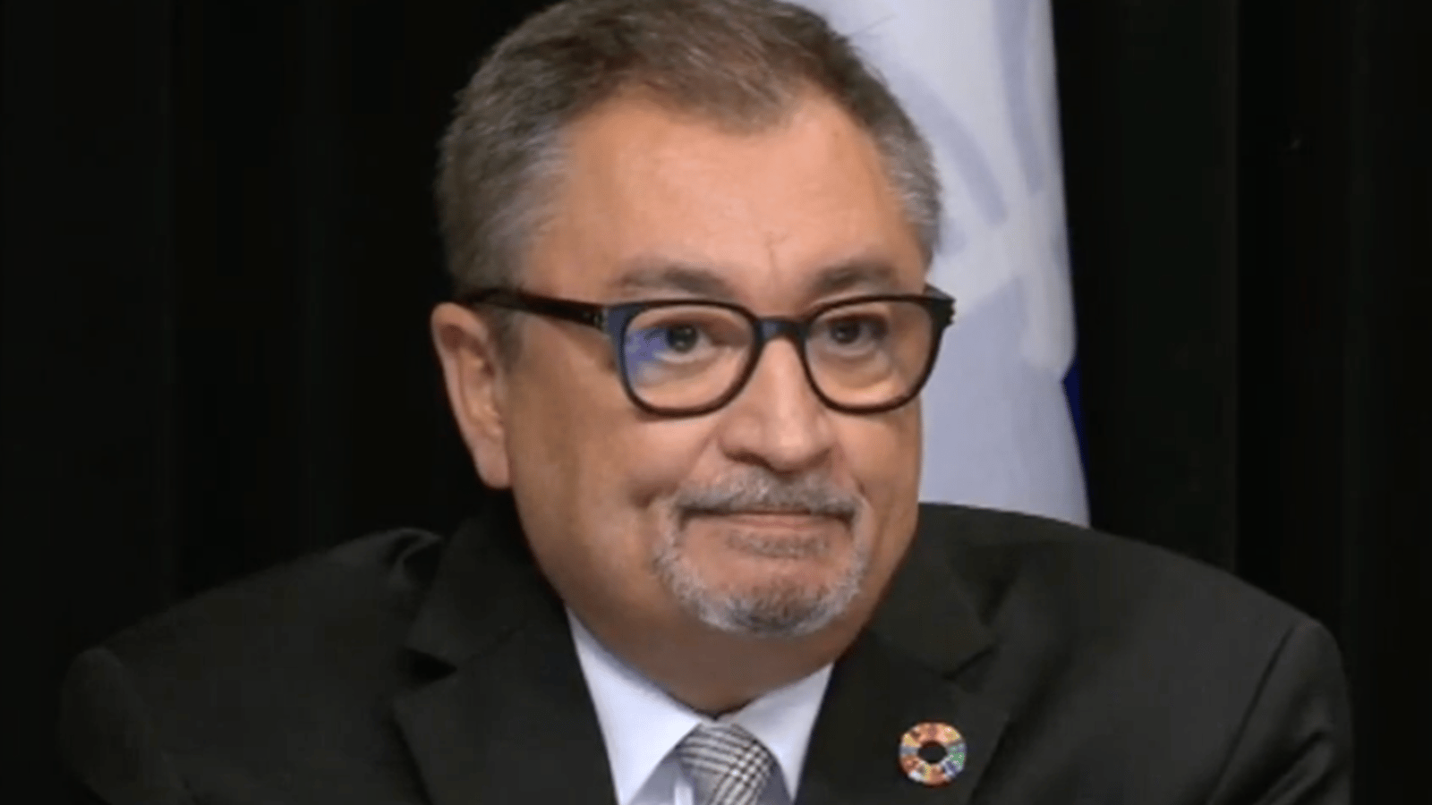 Horacio Arruda change complètement de look et on ne s'attendait pas du tout à ça
