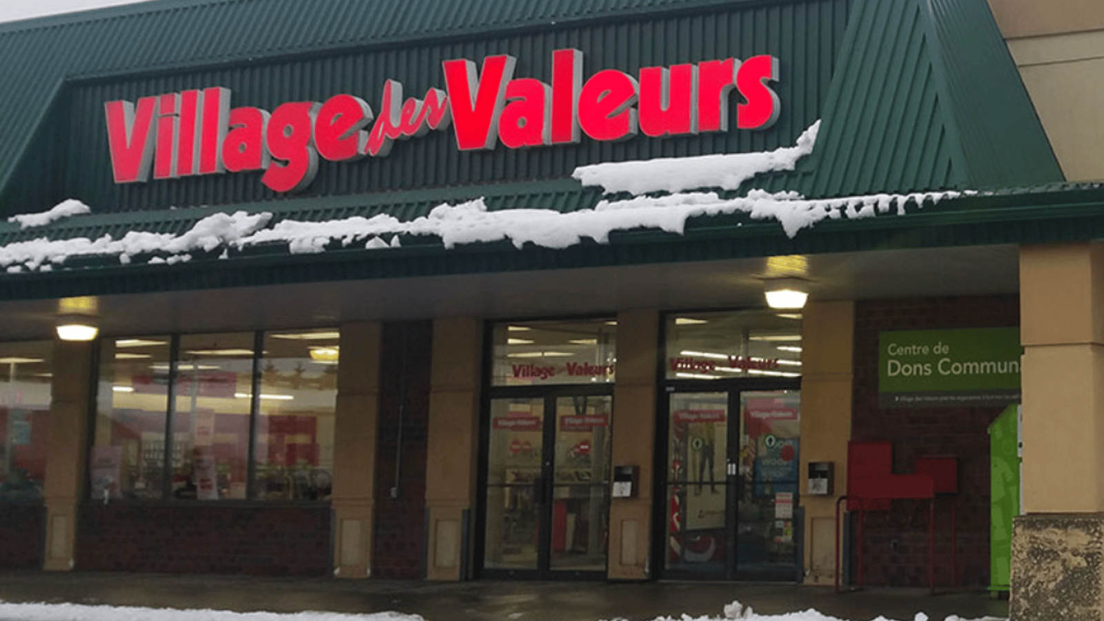Des Québécois choqués par le prix d'un manteau vendu au Village des Valeurs