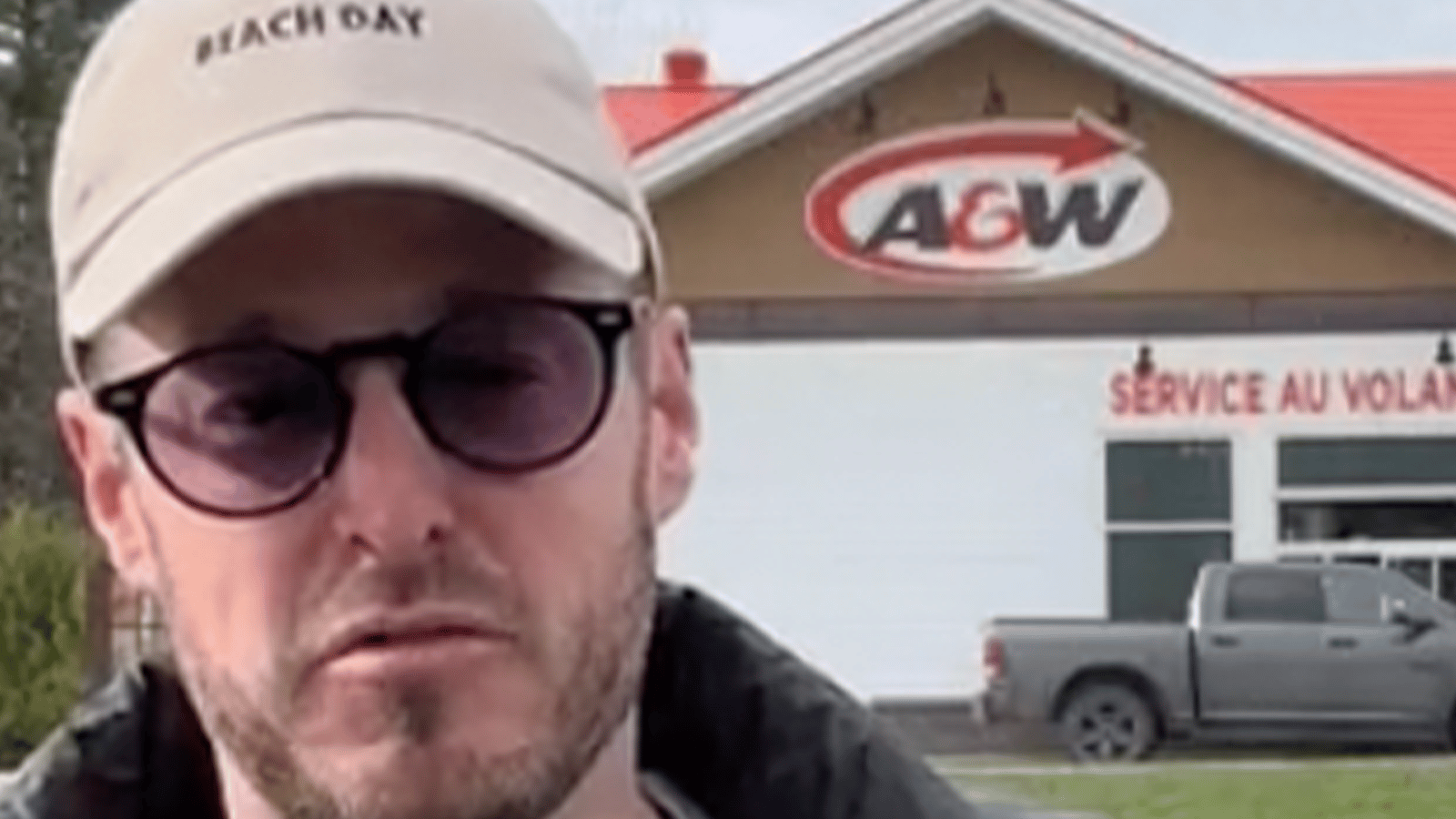 Olivier Primeau note la poutine de A&W et un élément lui déplaît énormément