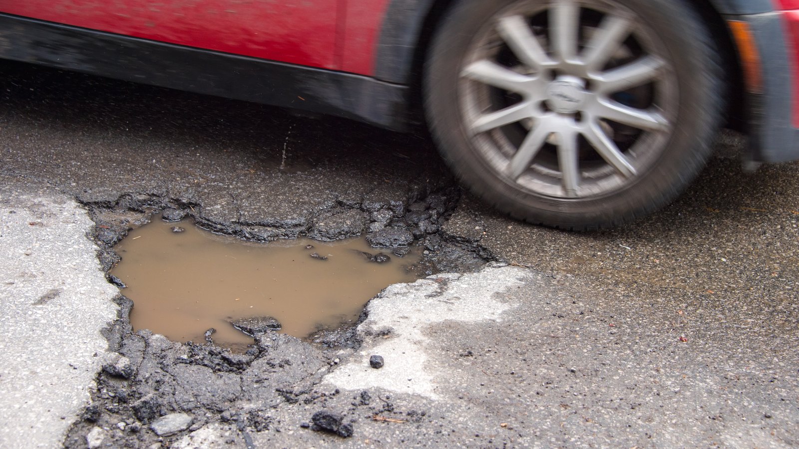 C'est maintenant confirmé: la moitié des routes au Québec sont en piteux état.