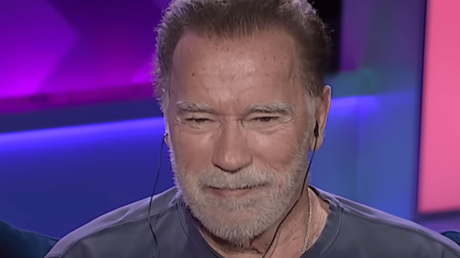 Arnold Schwarzenegger a maintenant de la difficulté à se regarder dans le miroir