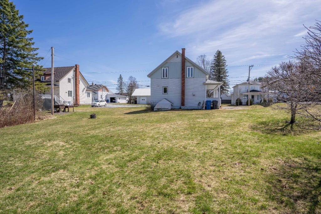 Charmante maison de 159 000 $ fraîchement remise au goût du jour