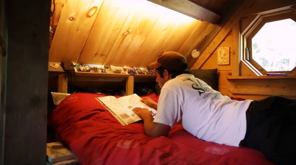 Un adolescent a construit une adorable petite maison pour adopter un mode de vie plus simple