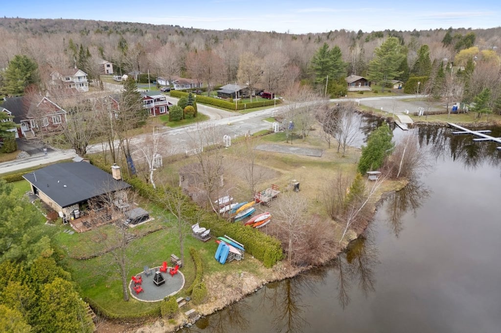 Ravissante propriété riveraine vendue meublée