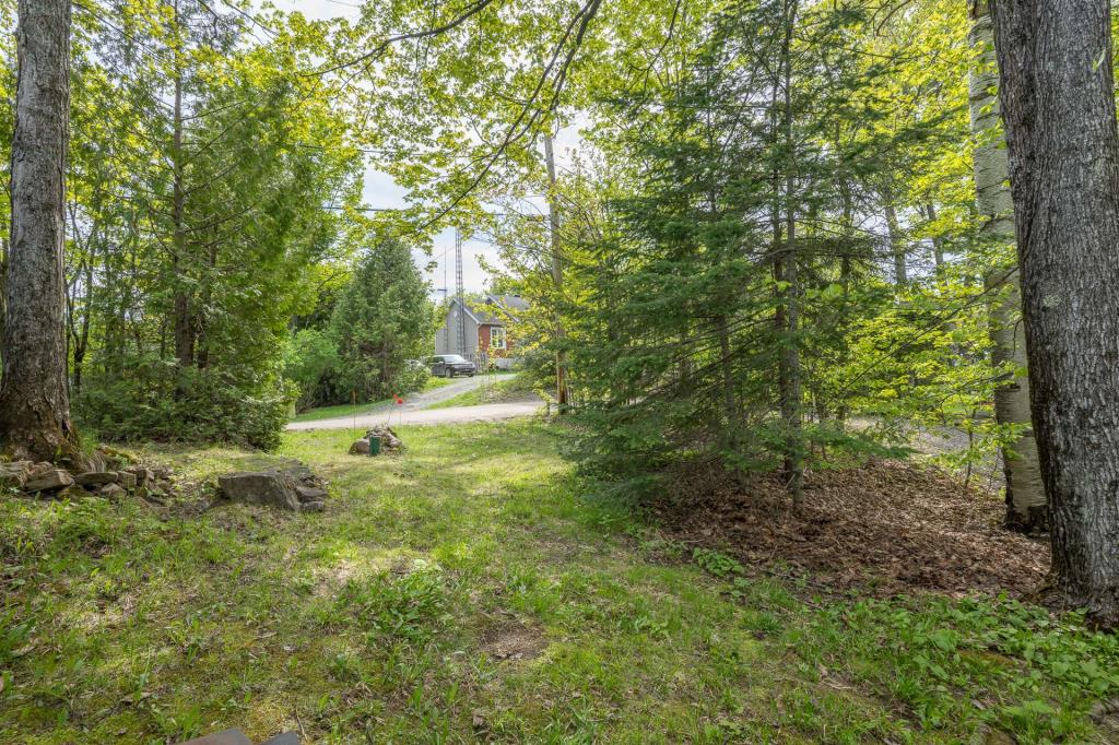 Coquet chalet au charme vintage vendu meublé à 139 000 $ 