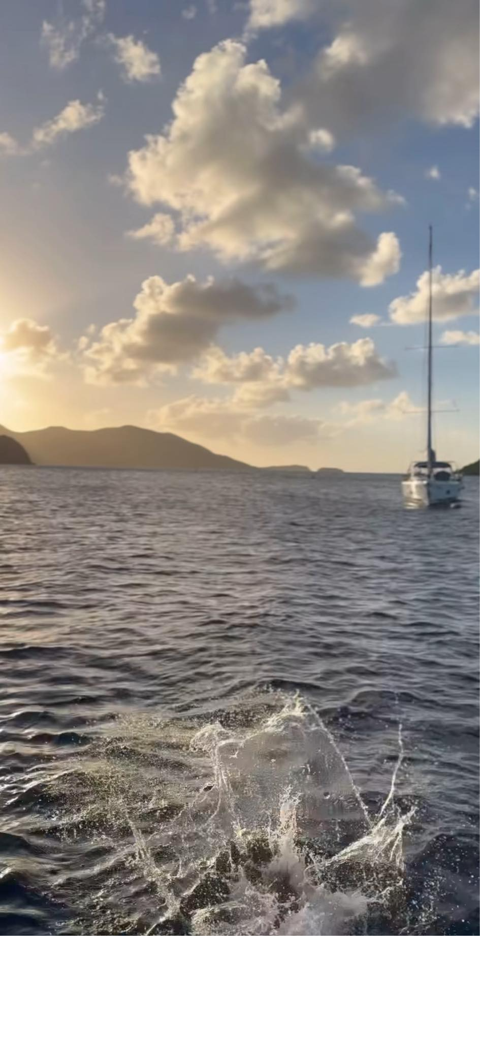 Alex Nevsky est en voyage avec sa famille hors du Québec et il partage plusieurs photos