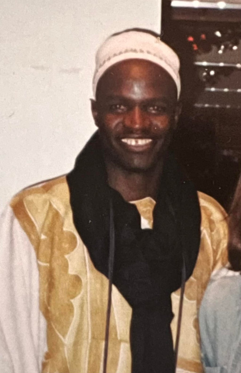 Boucar Diouf dévoile une photo de lui « avant de découvrir la poutine » et il fait éclater de rire tout le monde
