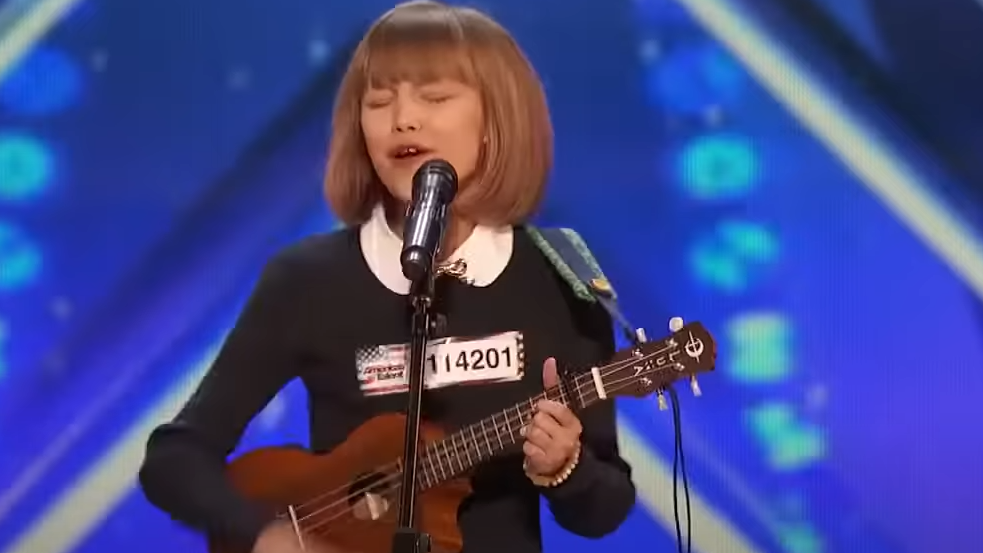 Un enfant de 10 ans livre une prestation à couper le souffle et enflamme le plateau de The Voice Kids