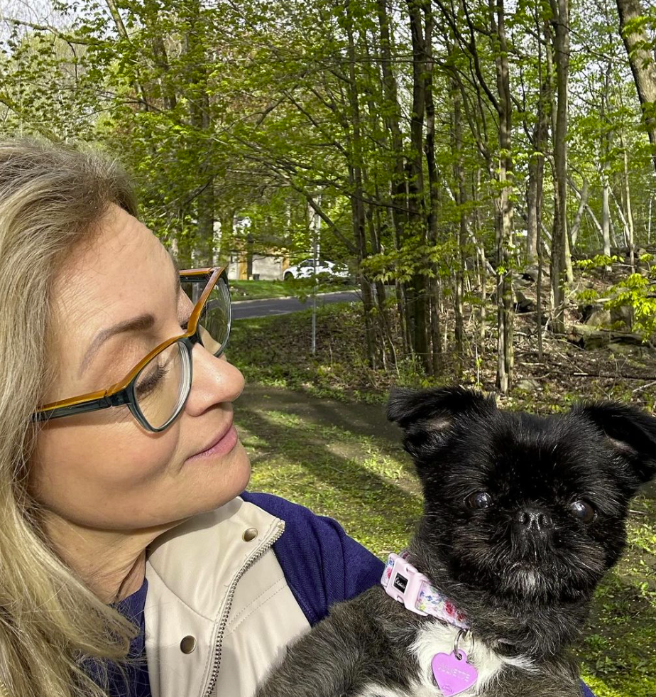 Clodine Desrochers prend une adorable photo avec sa chienne Juliette et elle fait craquer les internautes