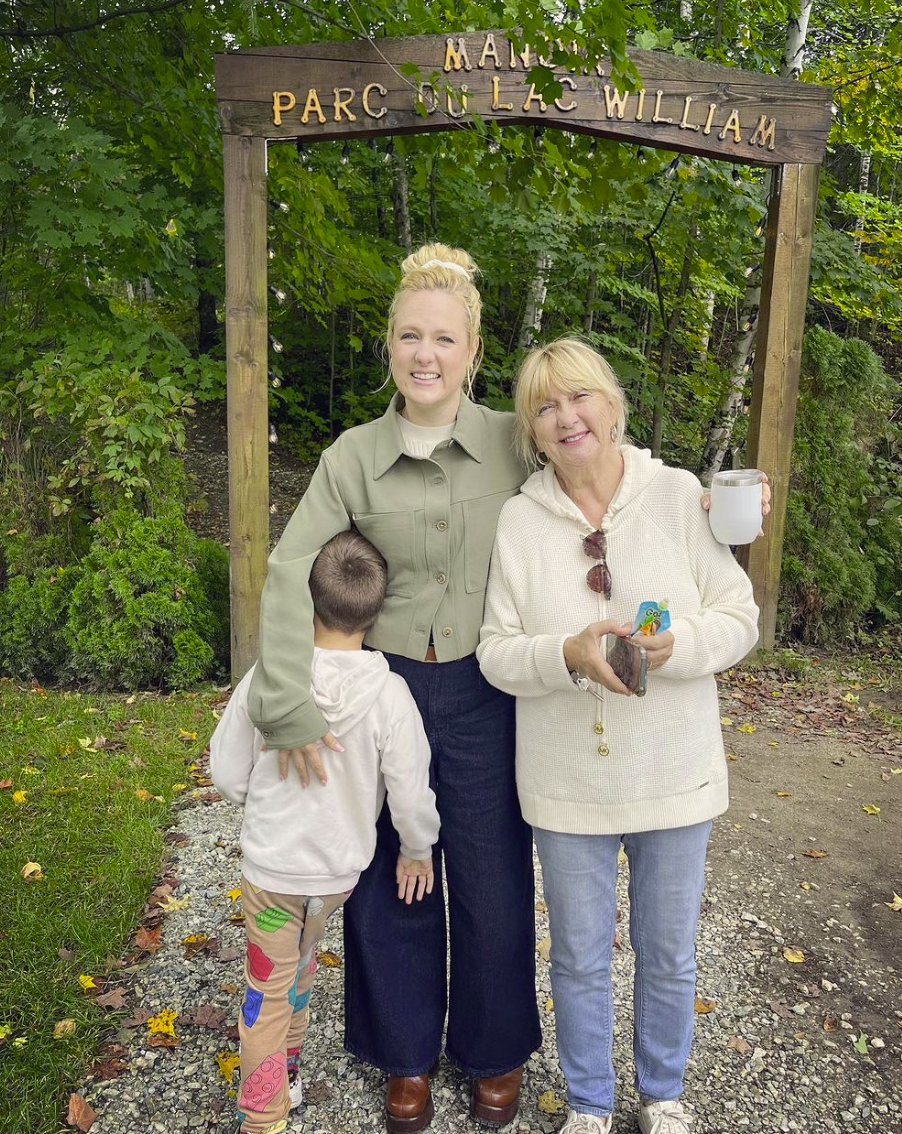 Marie-Soleil Dion partage une rare photo avec sa mère et son fils pour souligner un beau moment en famille