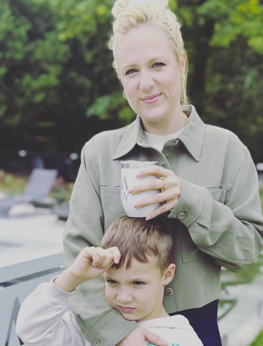 Marie-Soleil Dion partage une rare photo avec sa mère et son fils pour souligner un beau moment en famille