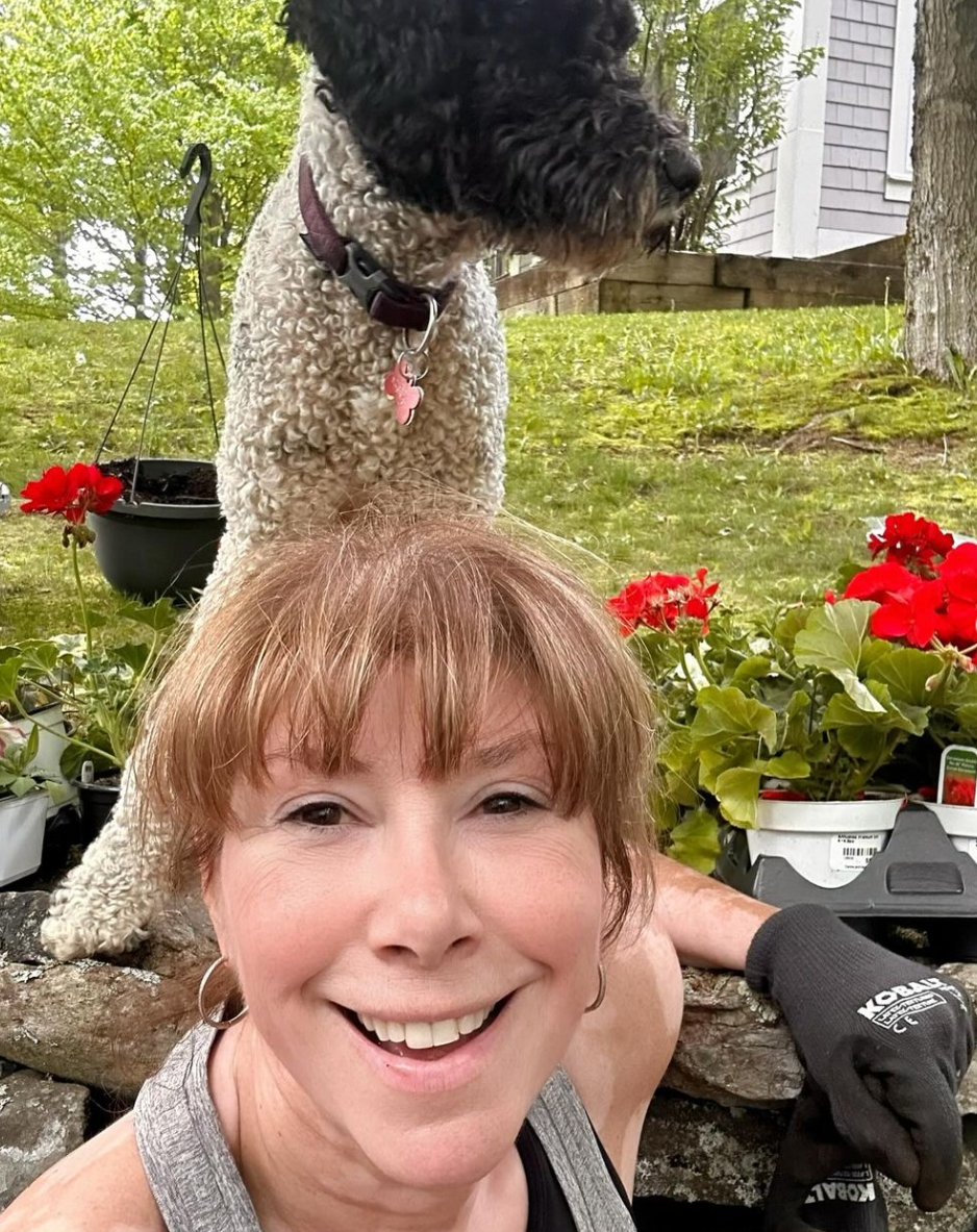 Chantal Lacroix retouche une de ses photos et sa fille lui donne une