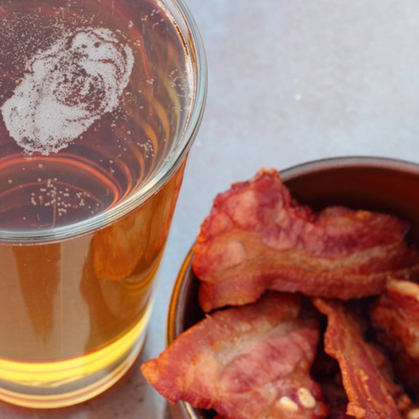 Réduire votre consommation de bacon et d’alcool pourrait abaisser votre risque de cancer de 40%