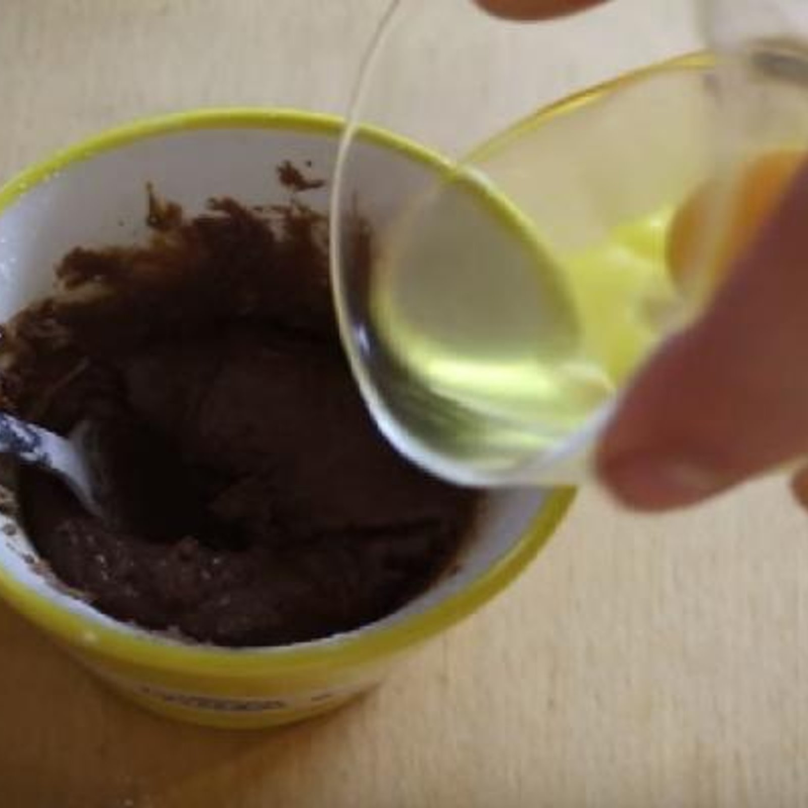 Le plus rapide des petits gâteaux au chocolat : Prêt à déguster en moins de 2 minutes!