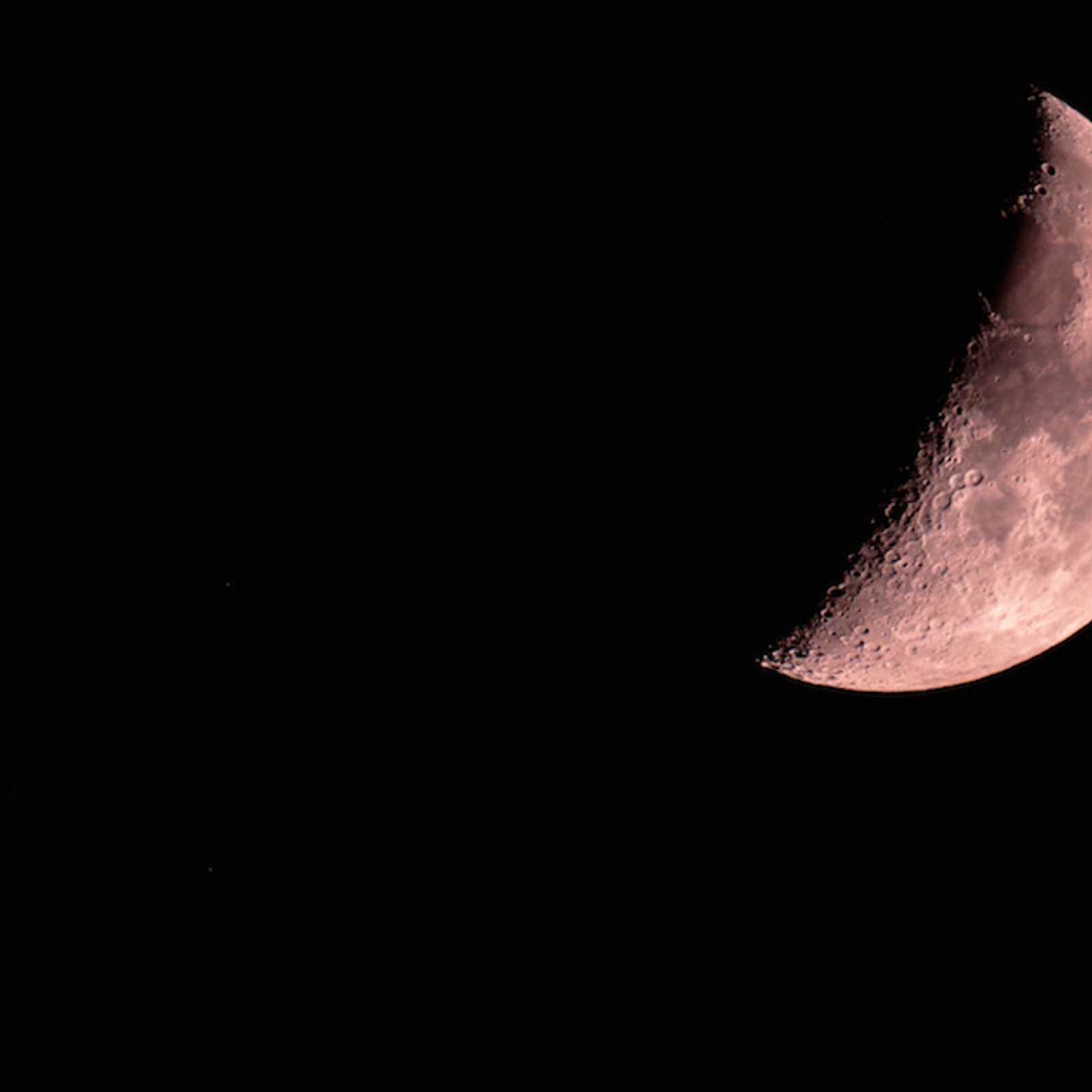 6 mai 2024: Lune en carré à Pluton