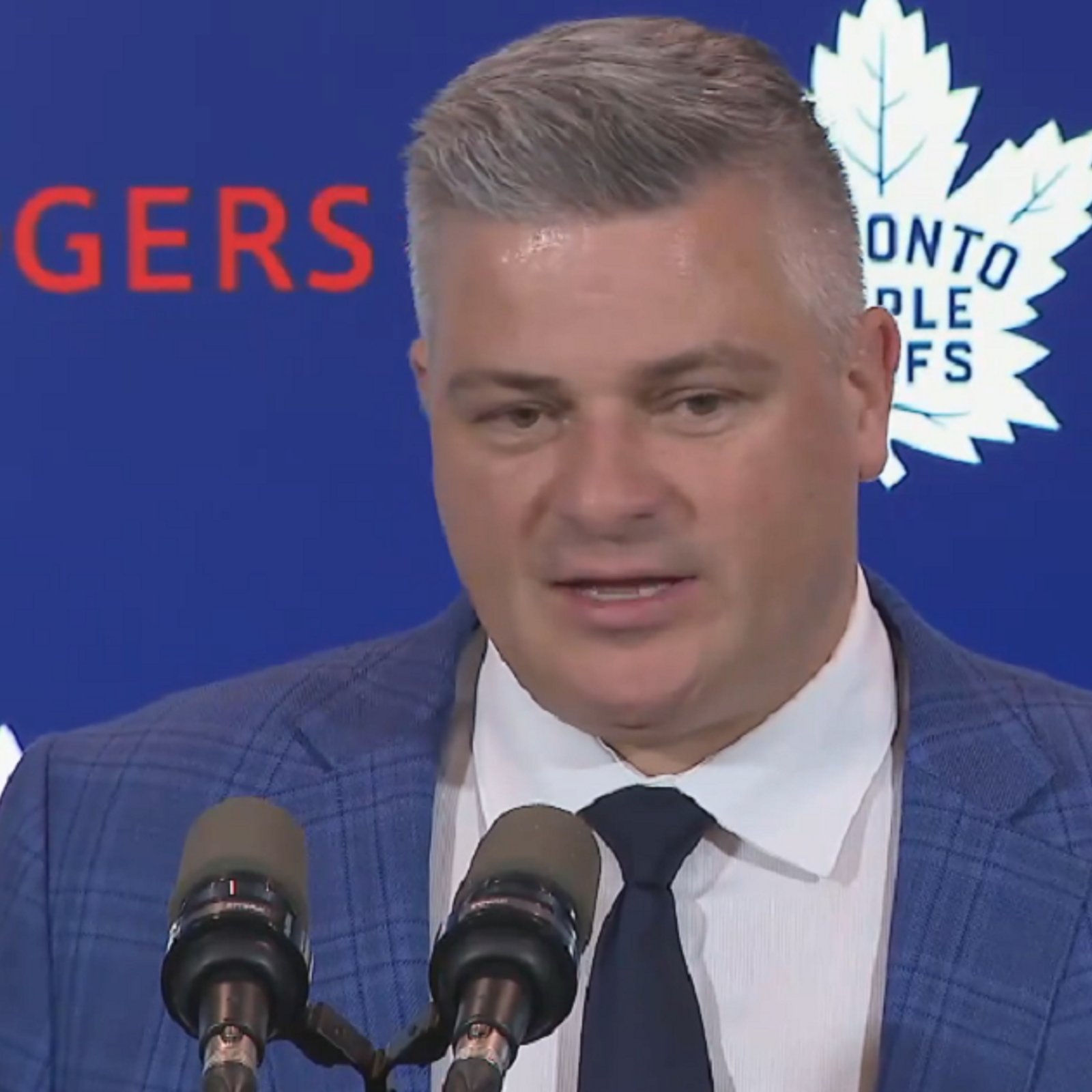 sheldon-keefe-calls-fans-in-toronto-a-major-distraction-hockeyfeed