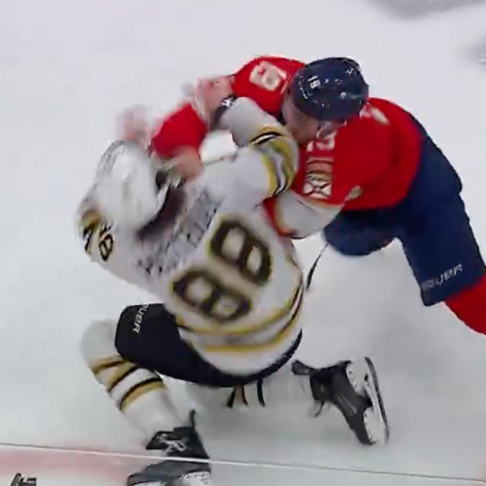 Matthew Tkachuk and David Pastrnak throw down, land huge punches in heated fight! 