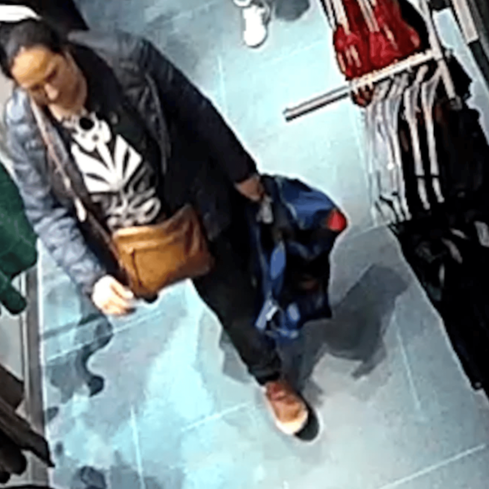 La police est à la recherche d'une femme suspectée d'un vol de plus de 1000$ dans un magasin