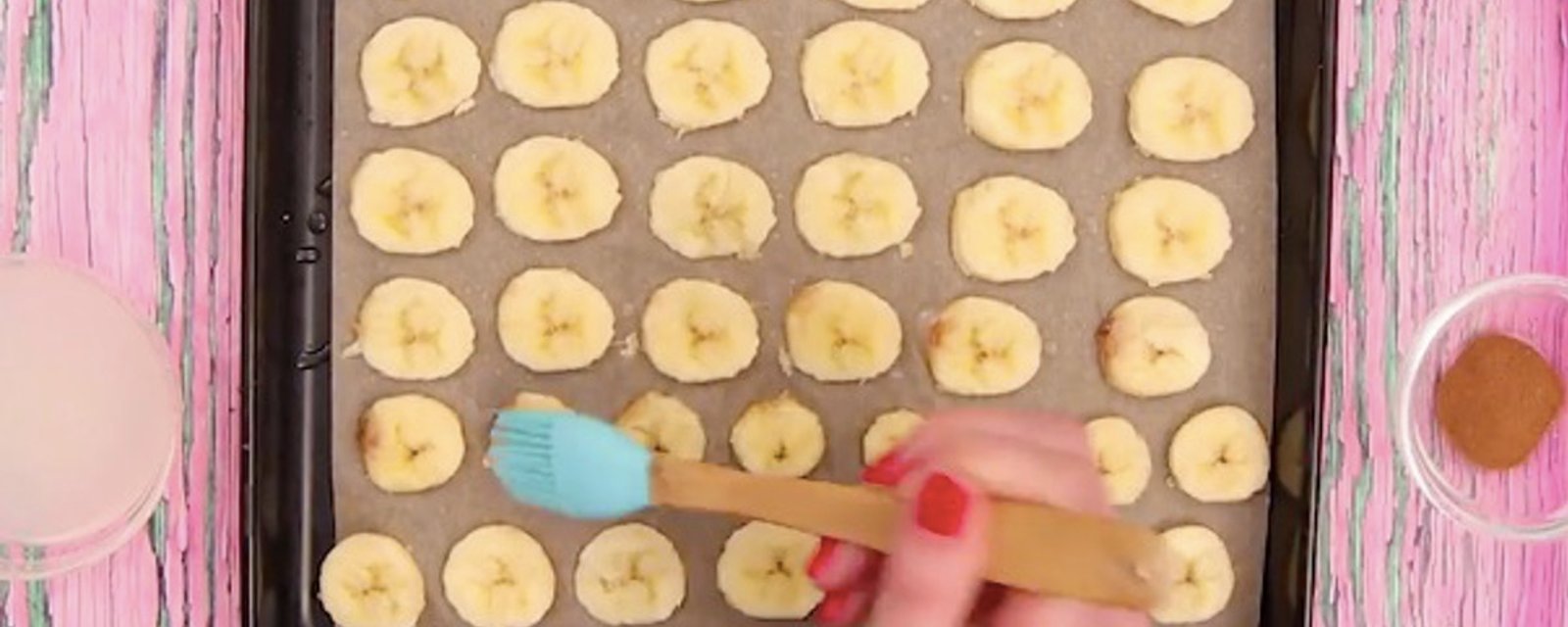 Assaisonnez des tranches de bananes pour en faire de délicieuses croustilles santé