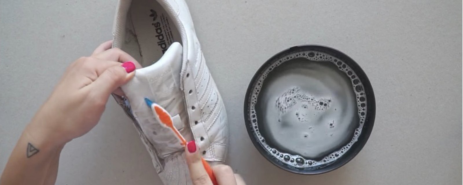 Une formule nettoyante super puissante pour rendre vos chaussures aussi blanches qu'à l'achat! 