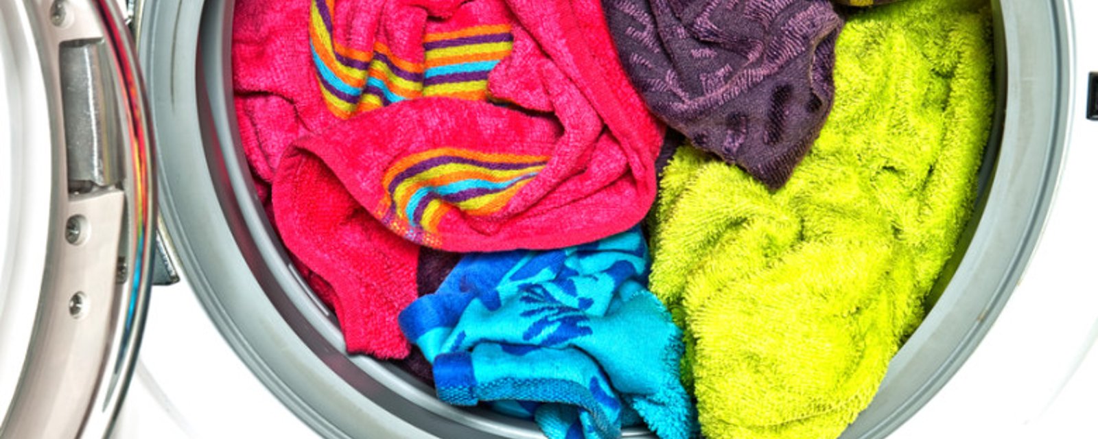 Retirez l'odeur d'humidité de vos serviettes grâce à ce truc efficace et économique