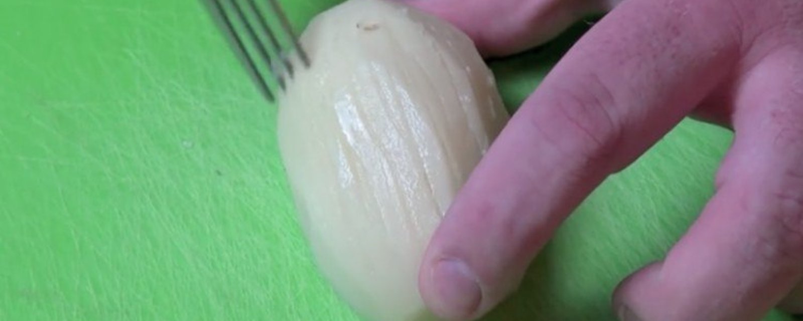 Voici ce qui se produit quand vous passez une fourchette sur une patate