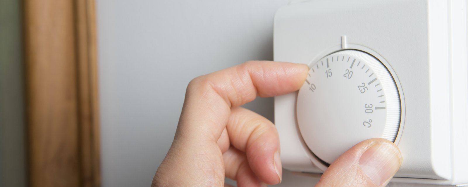 Une mère de famille laisse une note hilarante sur le thermostat et toute la famille retient enfin la leçon!