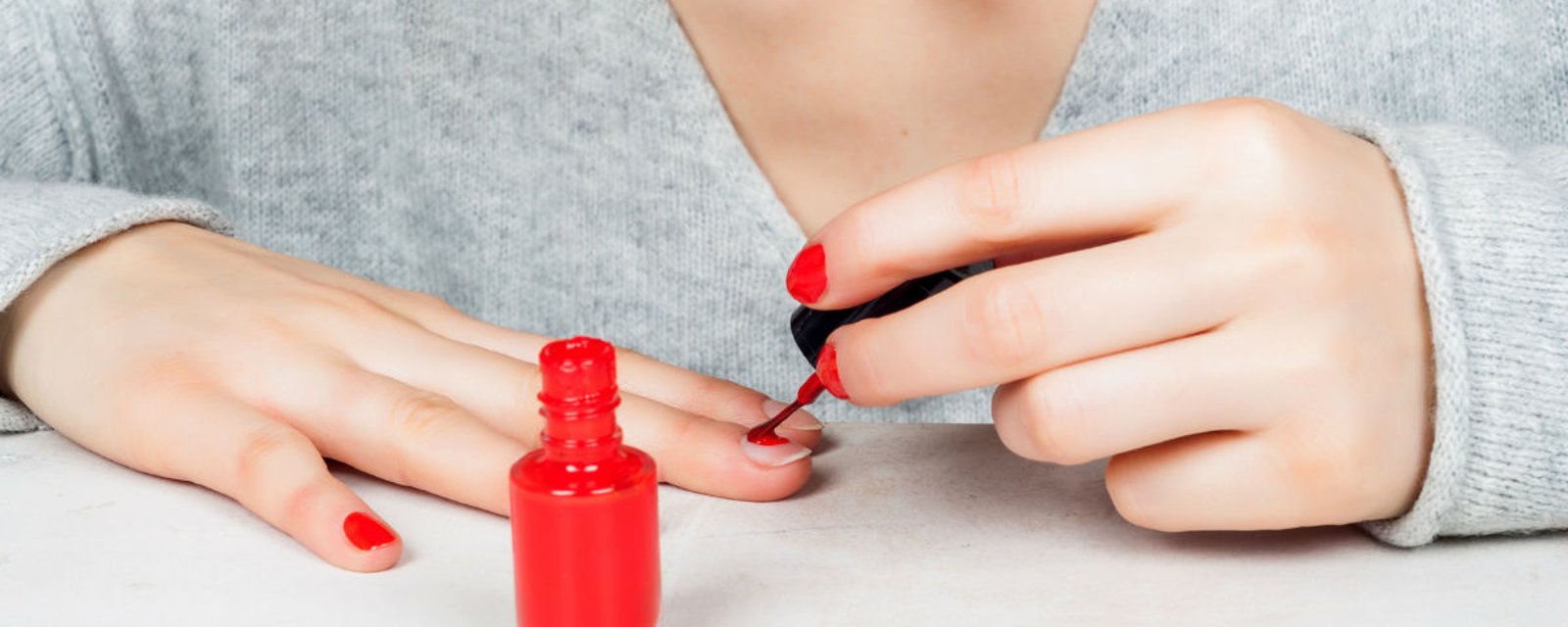 Faites sécher votre vernis à ongles plus rapidement grâce à ce truc simple et efficace
