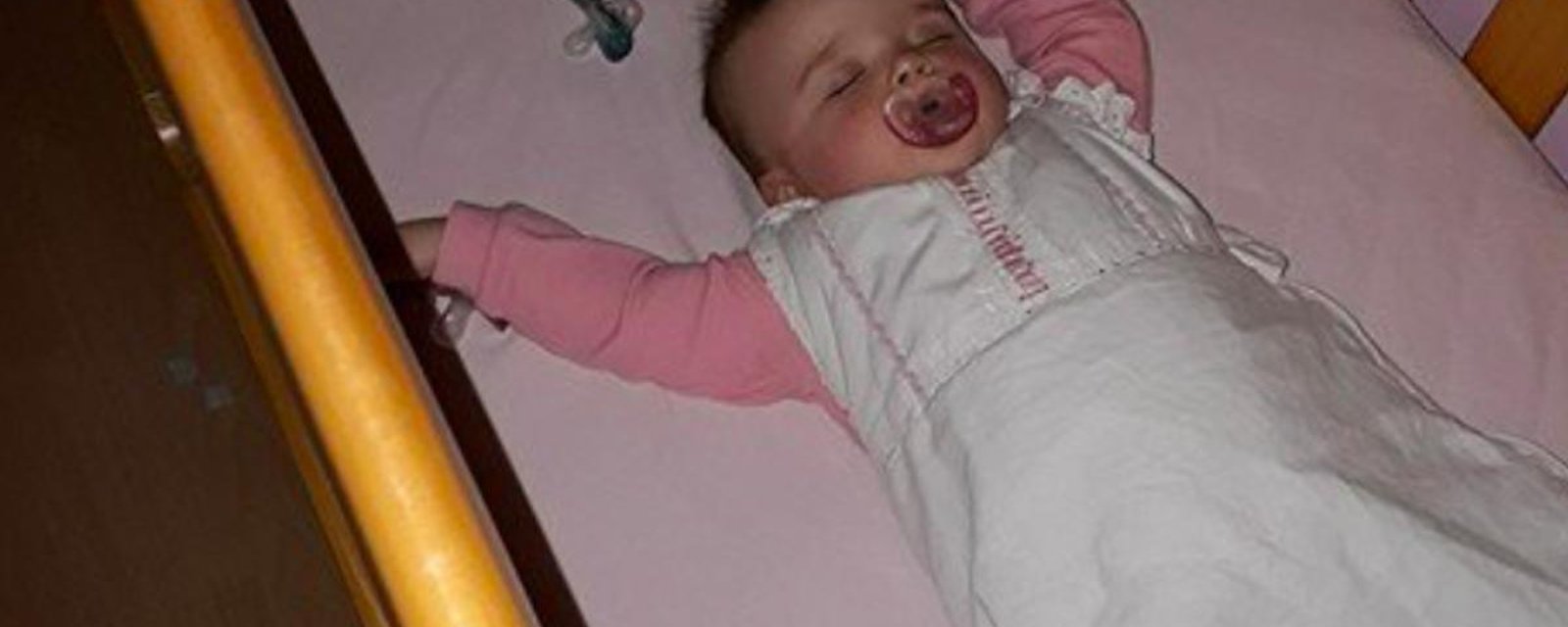 Une mère trouve une astuce simple pour rassurer son bébé la nuit 