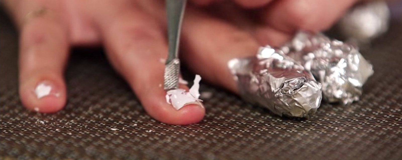 Voici comment retirer une manucure en gel sans abîmer vos ongles