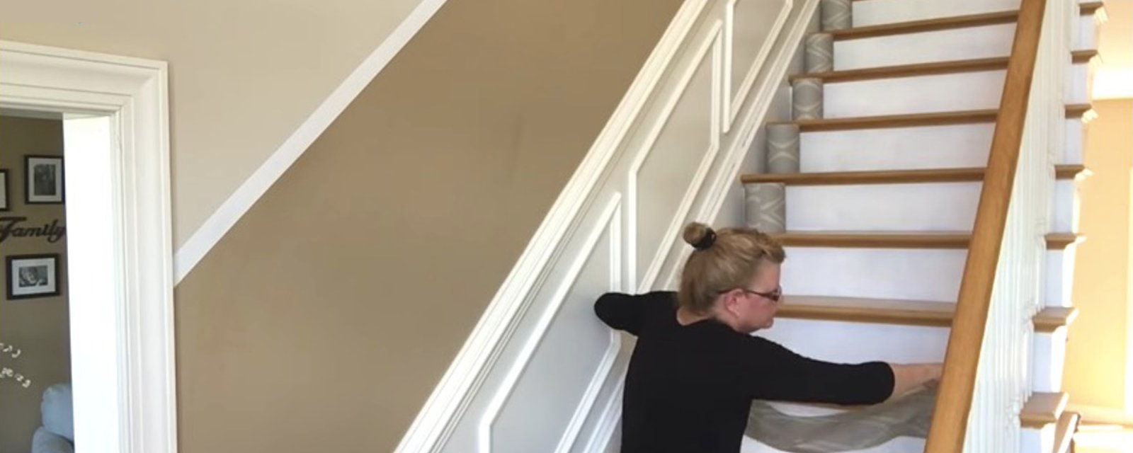 Changer le look d'un escalier avec du papier peint! 