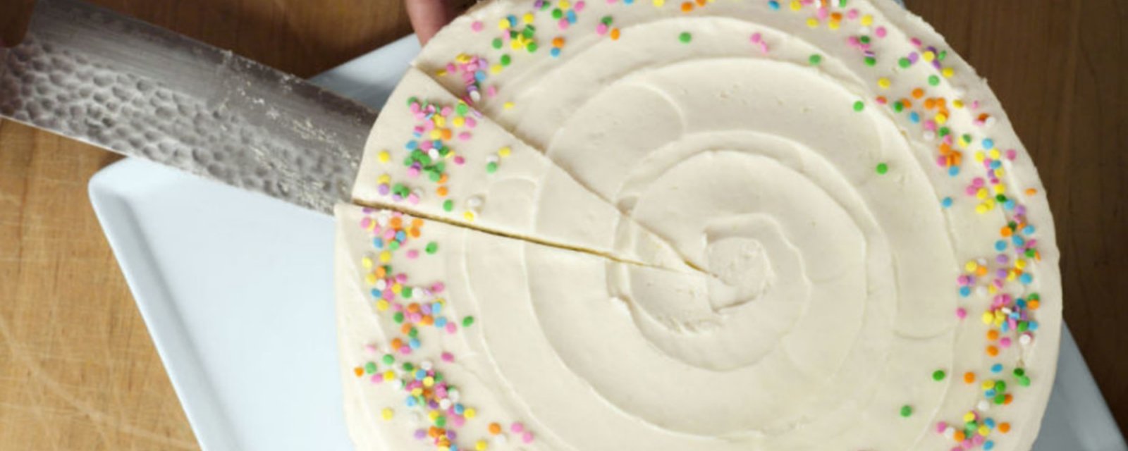 Ne coupez plus vos gâteaux ronds en pointes. Voici la bonne méthode à suivre