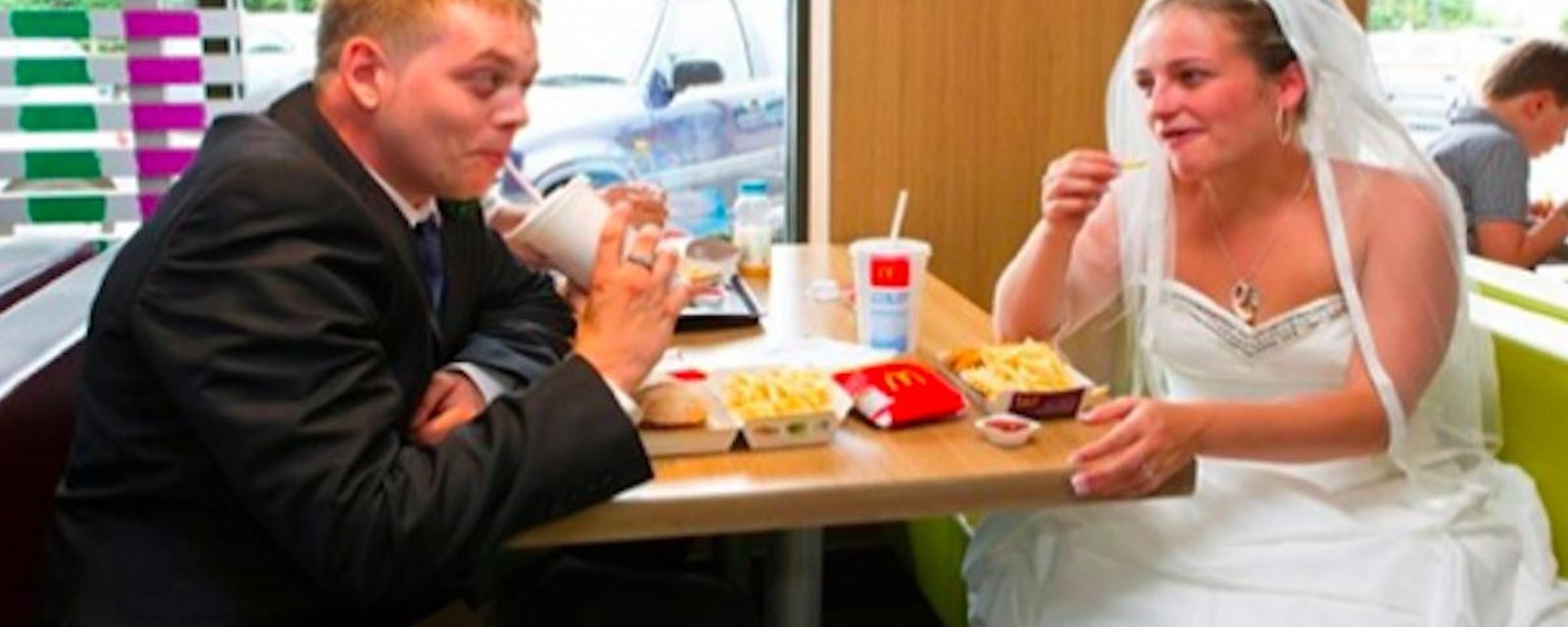 En Angleterre, les amateurs de fast-food peuvent désormais se marier chez Mc Do, Burger King ou PFK!