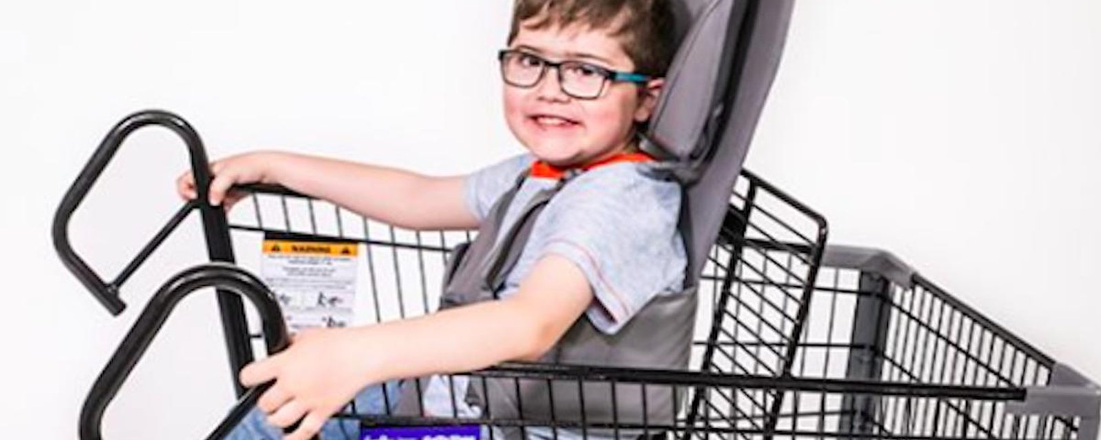 Une chaine de supermarchés met maintenant des paniers d’épicerie adaptés aux enfants à besoin particuliers à la disposition de sa clientèle