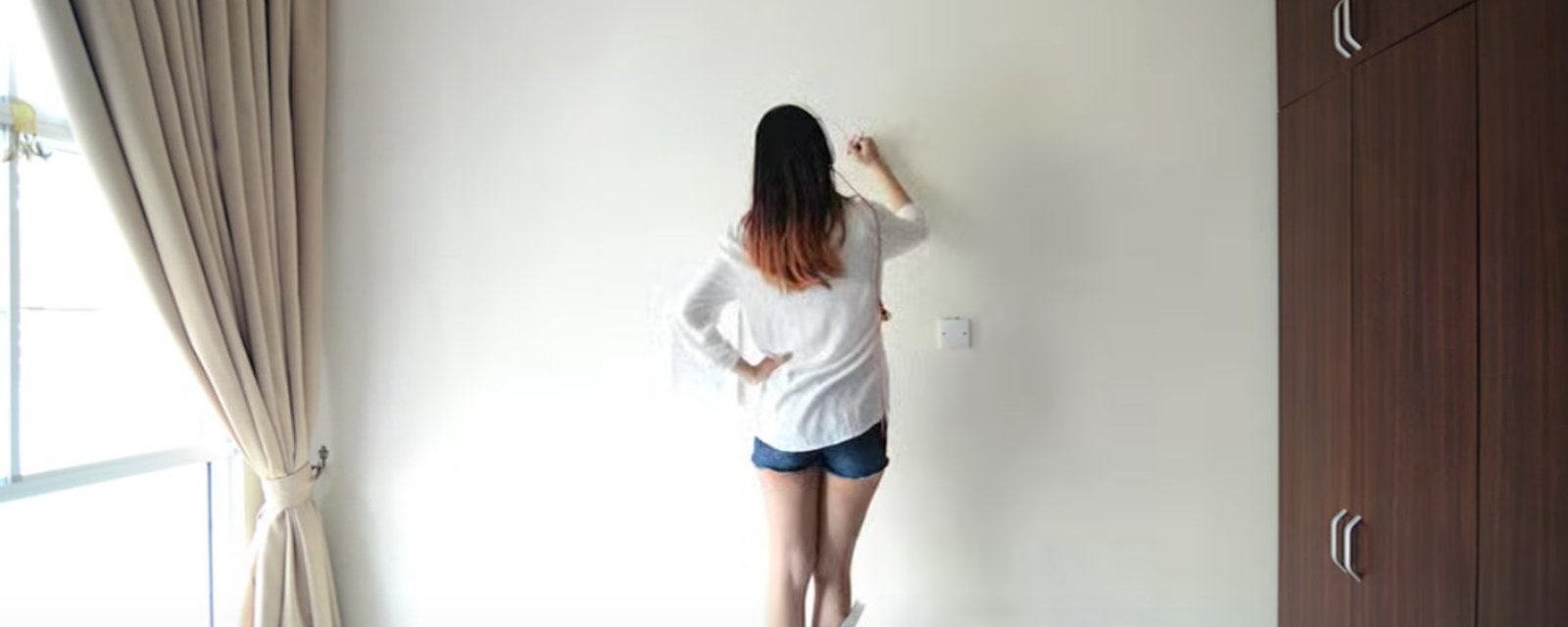 Sans peinture ni papier peint, ce que cette fille fait de ce mur blanc est complètement hallucinant!