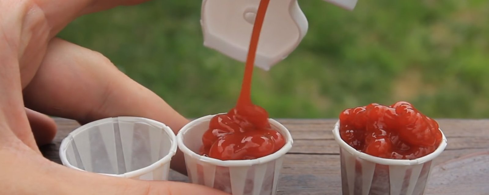 Sans le savoir, vous avez utilisé les contenants à Ketchup de la mauvaise manière toute votre vie!