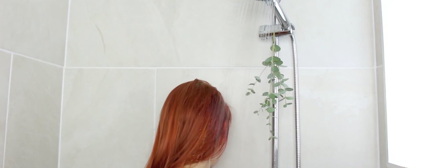 Trouvez-vous ridicule de prendre votre douche avec une plante? Pourtant, c'est bon pour votre santé! Voici pourquoi! 