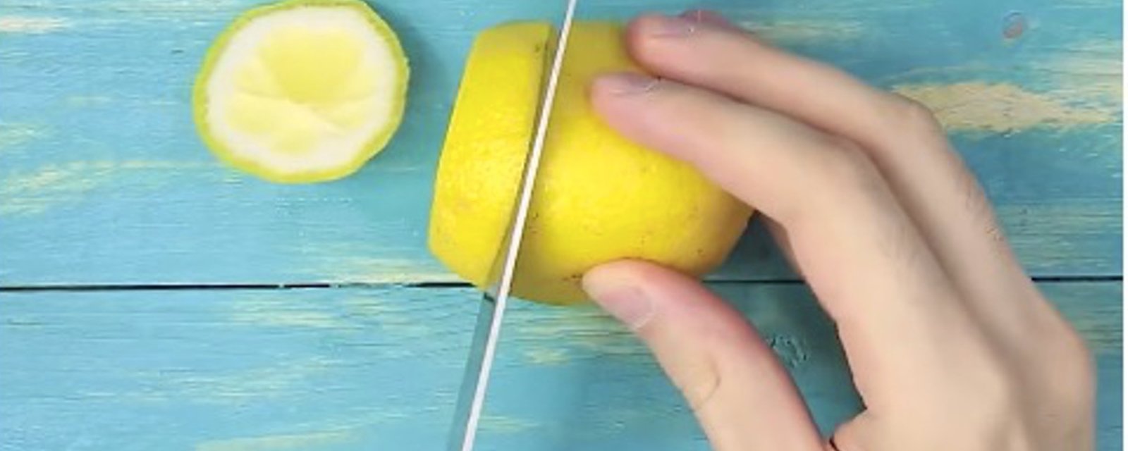 Conservez toujours vos citrons frais, une fois qu'il sont coupés! C'est cool comme astuce! 