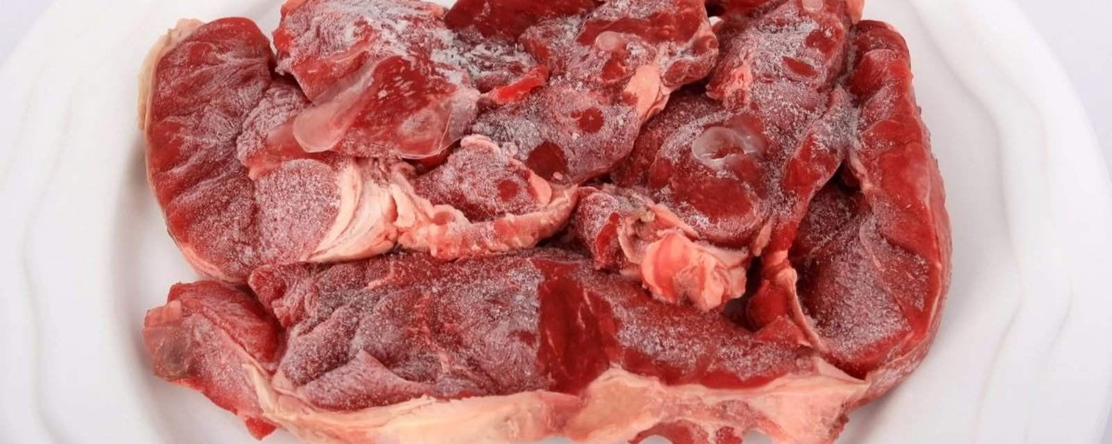 Faites dégeler votre viande en quelques minutes seulement avec cette méthode sans danger!