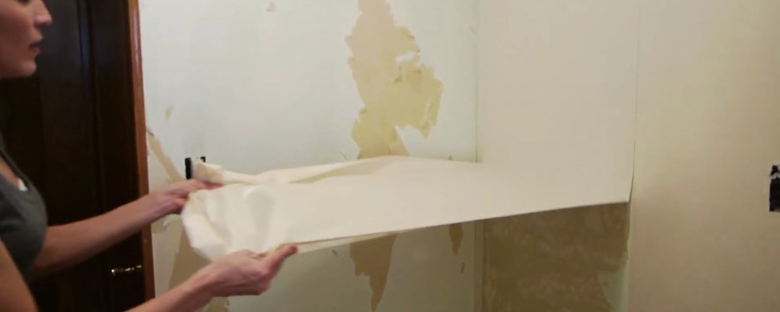 Comment décoller facilement du papier peint Trucs et Bricolages