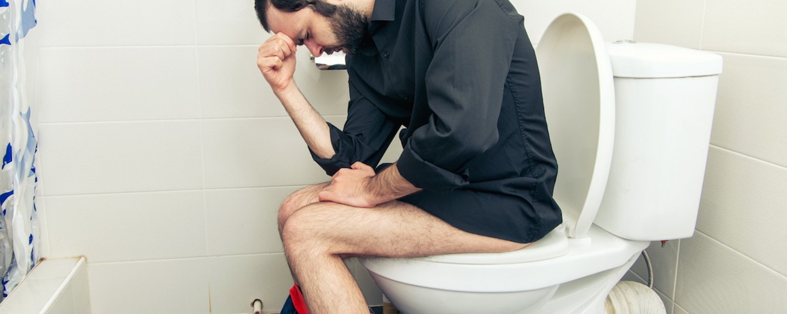 Une nouvelle étude nous apprend que les hommes passeraint sept heures par an aux toilettes… pour avoir la paix!